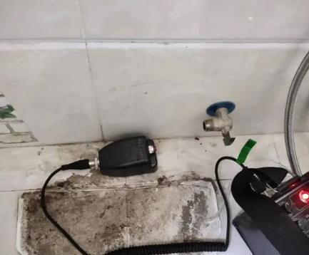 福贡屋顶漏水维修公司分享下卫生间漏水的危害及解决方法